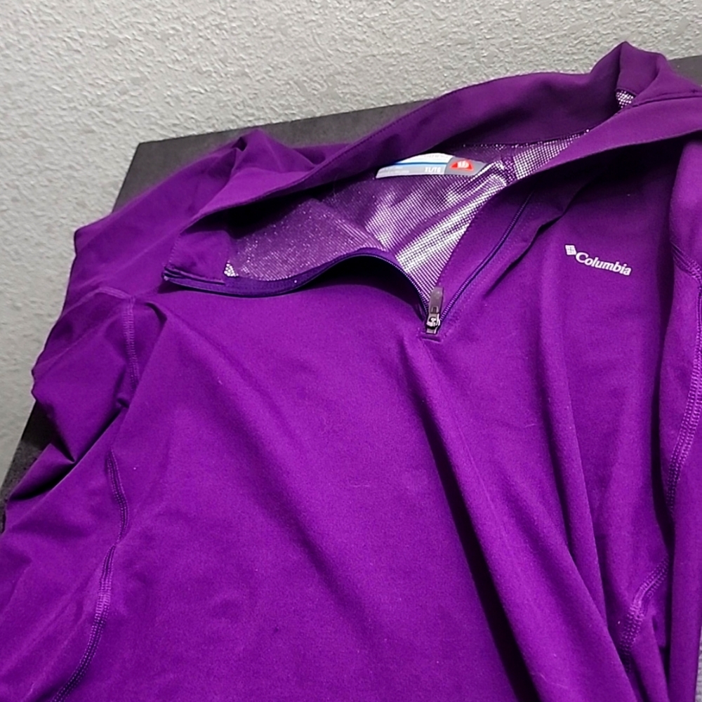 Columbia  pullover medium